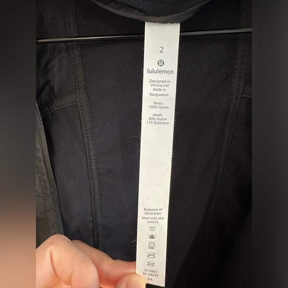Women's Lululemon Light Jacket - Picture 3 of 5